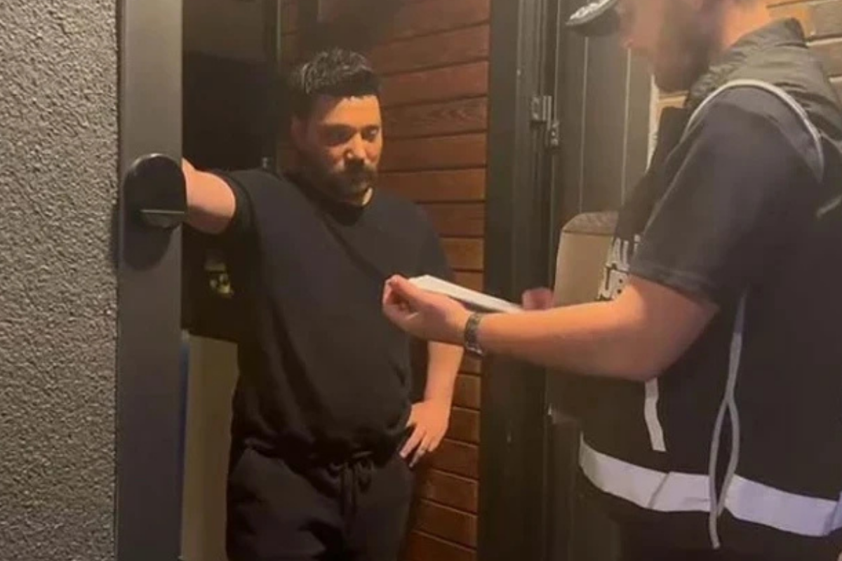 Ahbap dernegine yonelik yurutulen sorusturma kapsaminda gozaltina alinan oguzhan ugur tutuklama talebiyle mahkemeye sevk J1zOcA6C