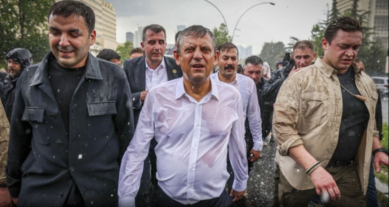 Ozgur ozel yarin chpden istifa edebilir D3Y86x4k